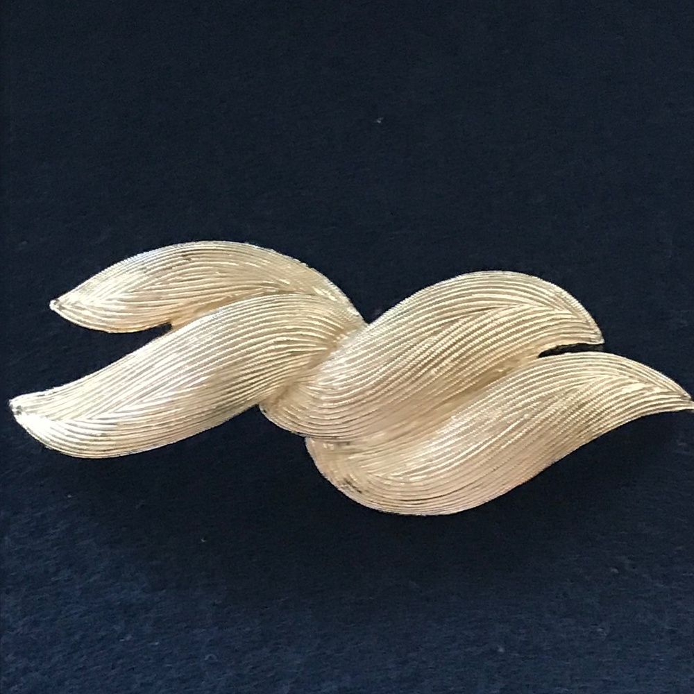 Vintage Signed MONET Wave Swirl Textured Brooch